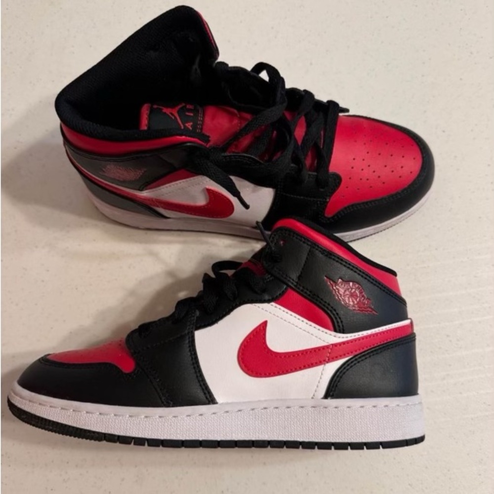 Jordan 1 Mid